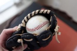 how-to break-in a Baseball Glove With Shaving Cream