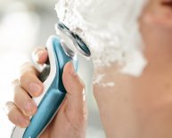 Electric razor with closest shave