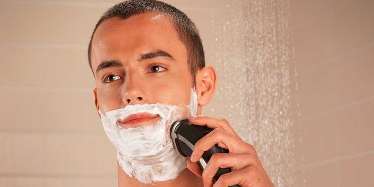 Electric razor wet shave